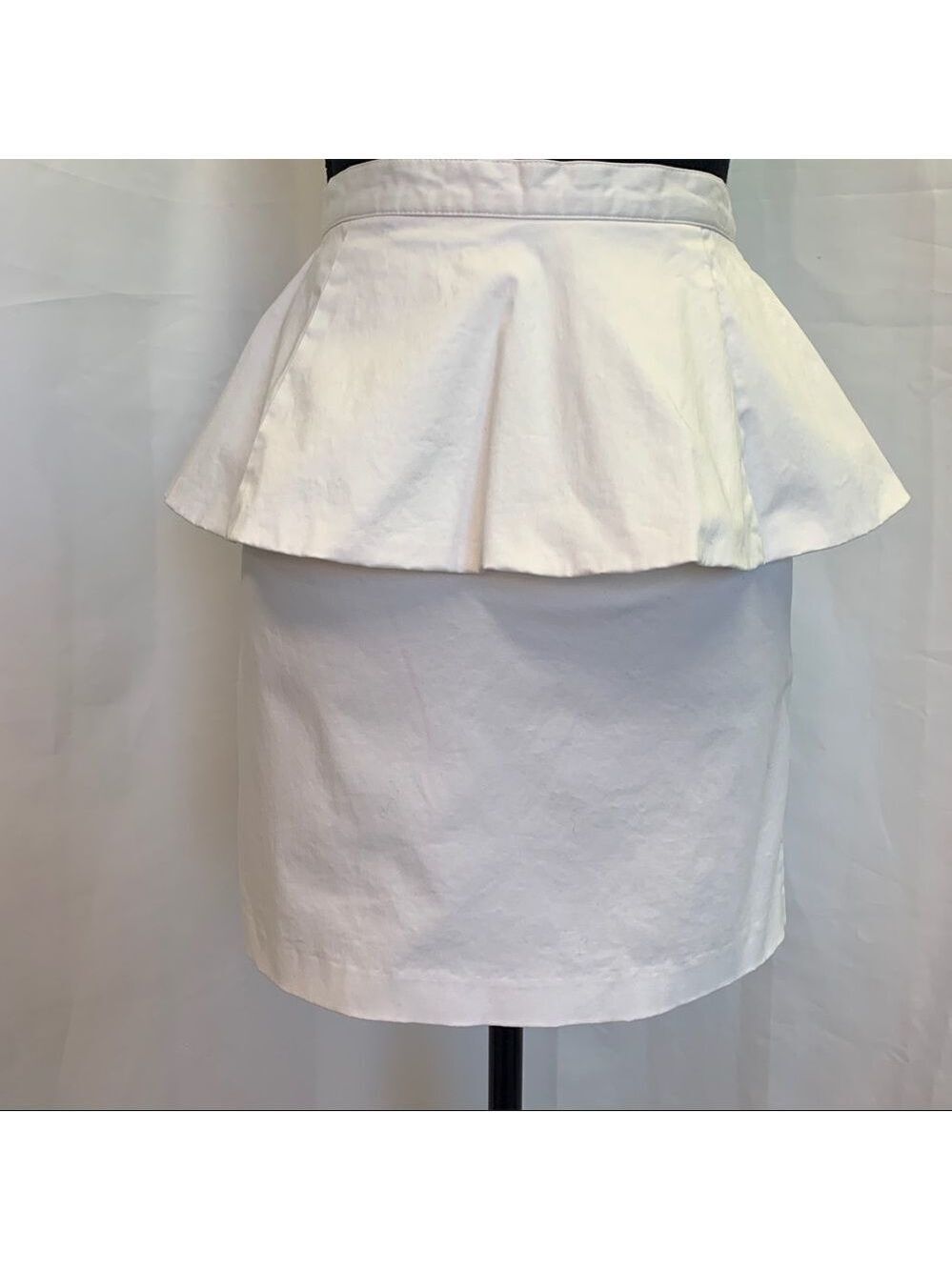 𝅺ALICE + Olivia white peplum pencil skirt Sz 4 NWT - Picture 4 of 12